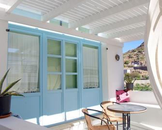 Cycladic House: confidentiality located 10 minutes walk from the center - Skala - Patio