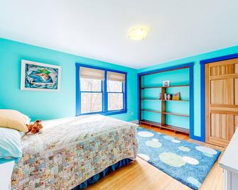 Vineyard Escape - Vineyard Haven - Bedroom