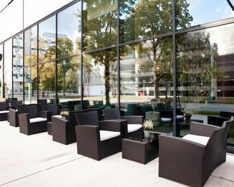 Hampton by Hilton Vienna Messe - Wien - Innenhof