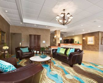 Wyndham Garden Wichita Downtown - Wichita - Lobby