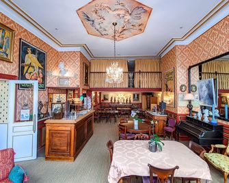 أوتل ديل لا بيلي أورليانز - أورليون - مطعم