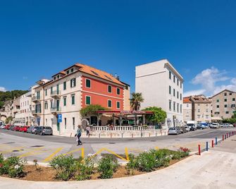 Galeria Valeria Seaside Downtown - Mag Quaint & Elegant Boutique Hotels - Split
