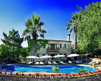 Hunnaphan Otel - Küçükkuyu - Pool