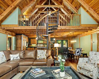 Lazy Bear Lodge by Carolina Properties - Lake Lure - Sala de estar