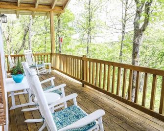 Touche' Too Cabin by Buffalo Mtn Getaway - Meadows of Dan - Balcón