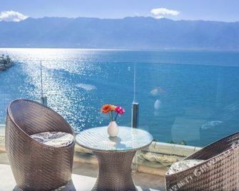 Xingyuxinyuan Lake View Holiday Hotel - Dali - Balkón