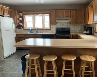 Lady Viola - Victorian w/ Balcony Hot Tub - Cobleskill - Cocina