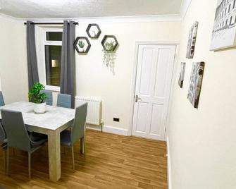 Charter House with good Wifi - Chatham - Їдальня