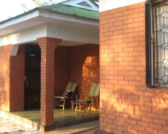 Kitolie Home Bed and Breakfast in Moshi Kilimanjaro. - Moshi - Innenhof