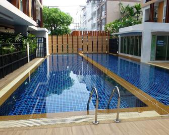 1 Double bedroom Apartment with Swimming pool security and high speed WiFi - Udon Thani - Pool
