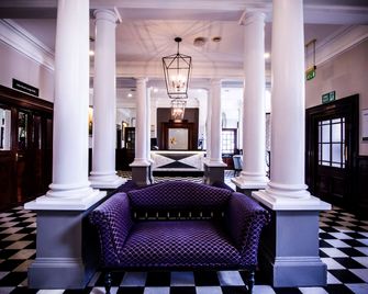 DoubleTree by Hilton Cheltenham-Cotswolds - Cheltenham - Lobby