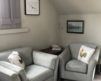 The Jockey Room Hideaway - Tarporley - Living room