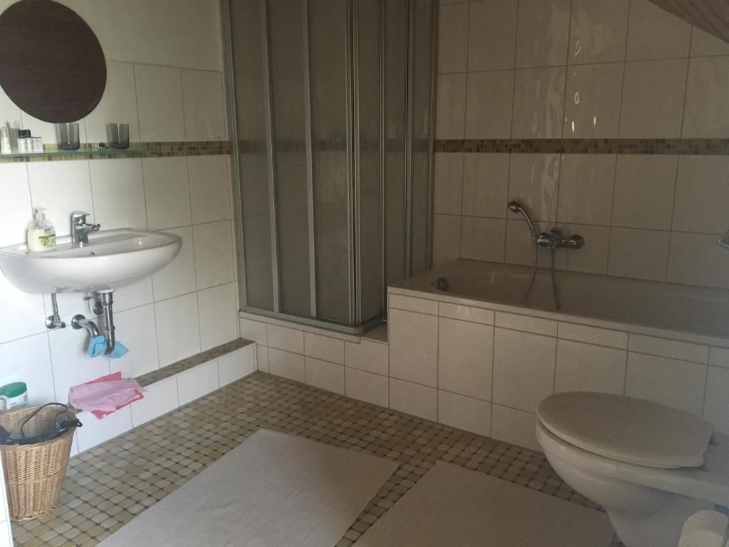 Fair & the City - דיסלדורף - חדר רחצה