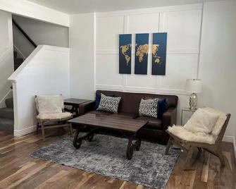 Comfy 6 bed with hot tub near downtown SLC - North Salt Lake - Sala de estar