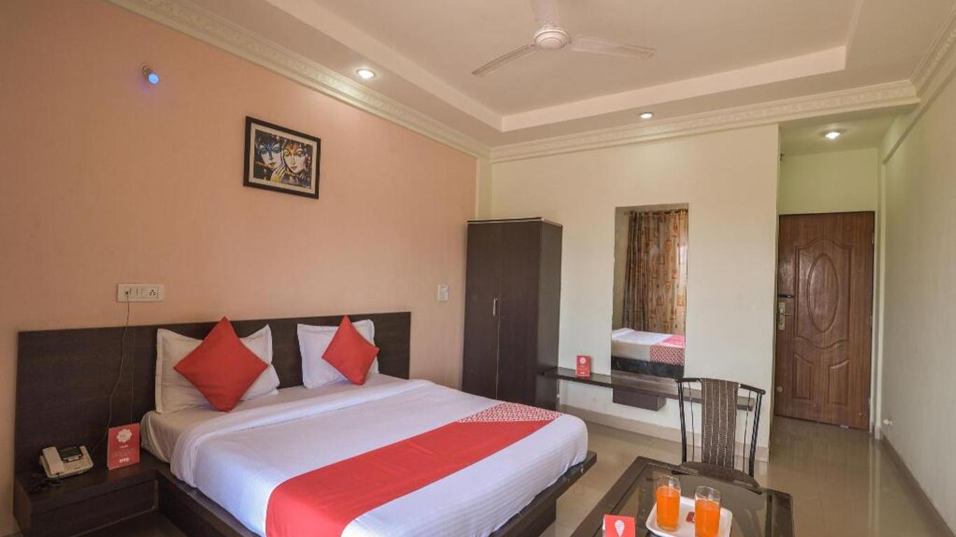 OYO 13151 Hotel Om Palace