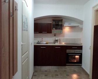 Central Studio in Historic Center - Braşov - Kitchen