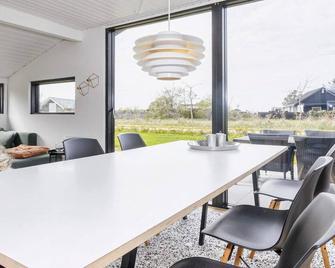 4 star holiday home in Løgstør-By Traum - Løgstør - Comedor