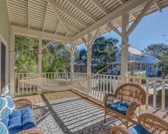 Grand Pavilion 94 by Wild Dunes, Home in Resort Core with Amenity Access - Isle of Palms - Balcony