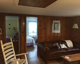 Hampton's Vacation Inn - Hampton Bays - Sala de estar