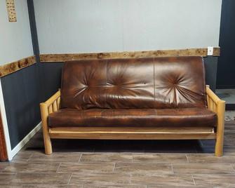 House is located right across from trail system. With miles and miles to ride - Newberry - Living room