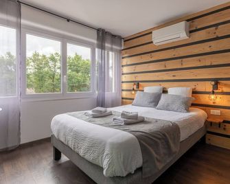 Logis Hôtel Paris Madrid - Dax - Makuuhuone