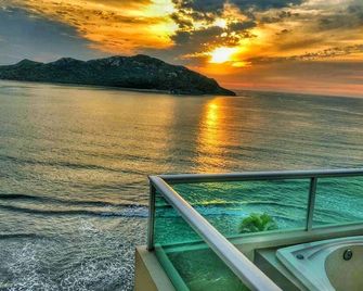 Las Flores Beach Resort - מזטלאן