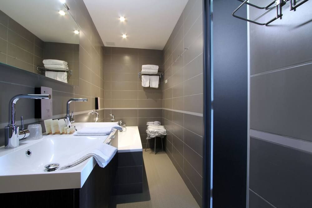 La Montagne De Brancion - Tournus - Bathroom