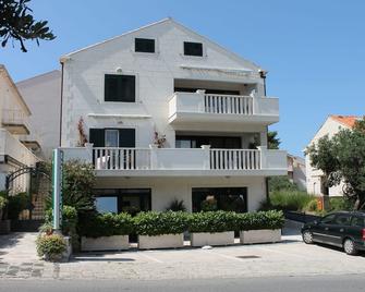Apartments Logos - Ragusa Vecchia - Edificio