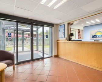 Days Inn by Wyndham Winchester M3 - Winchester - Vastaanotto