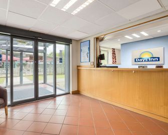 Days Inn by Wyndham Winchester M3 - Winchester - Rezeption
