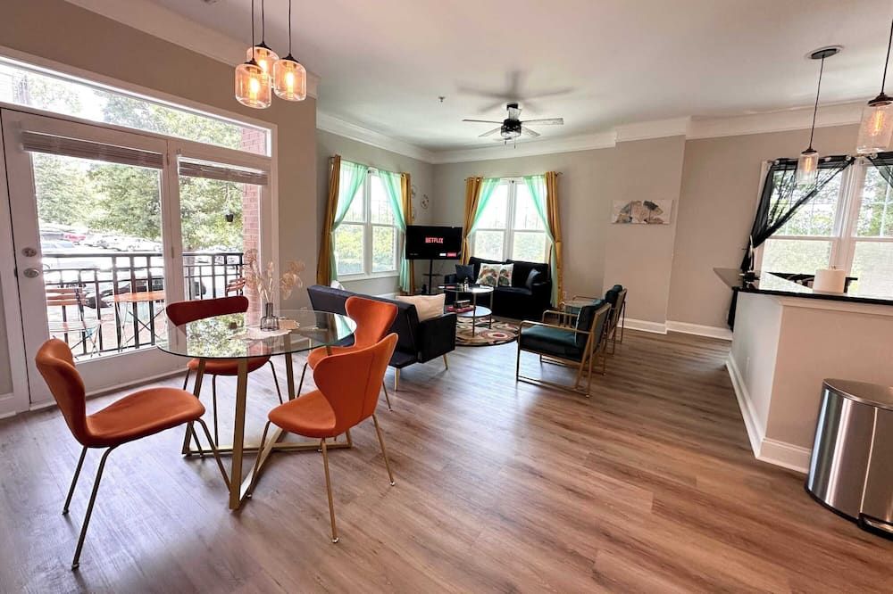 Adorable apartment uptown - שרלוט - חדר אוכל