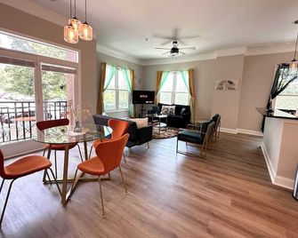 Adorable apartment uptown - שרלוט - חדר אוכל