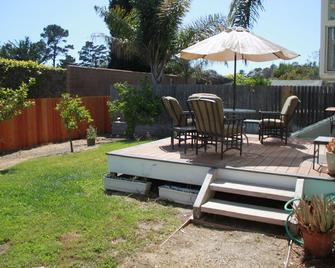 Spacious newer home within walking distance of secluded beaches and polo fields. - Carpinteria - Patio