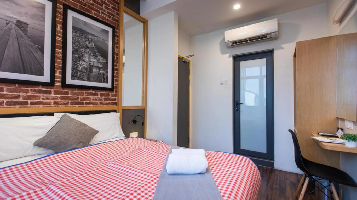 B Street Hotel