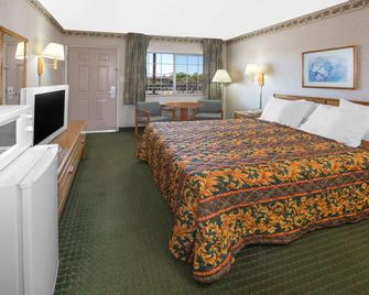 Days Inn by Wyndham Oroville - Oroville - Bedroom