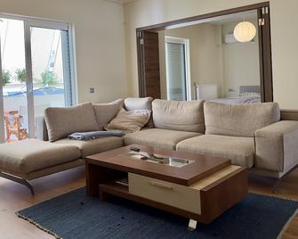 Captain's Luxury Suite - Néa Smýrni - Living room