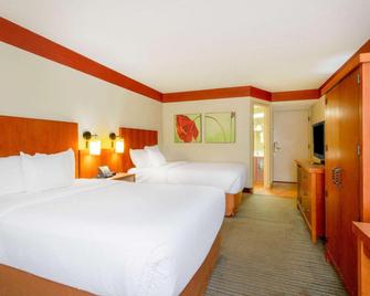 Clt Airport Inn & Suites - Charlotte - Habitación