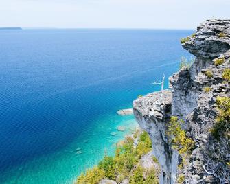 Scenic Inn Canada - Tobermory - Beach