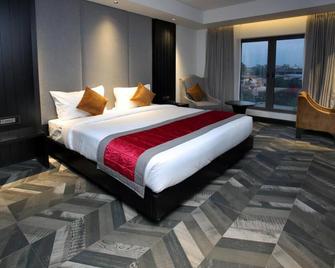 Lemarq - Dehradun - Bedroom