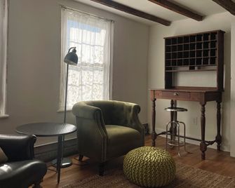 Cozy Private Studio in Newburgh' s Historic District - Newburgh - Living room