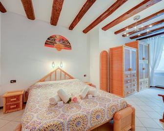 Casa Azzurra 150mt From Lake - Happy Rentals - Riva del Garda - Dormitor