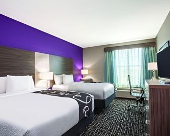 La Quinta Inn & Suites by Wyndham Forsyth - Forsyth - Schlafzimmer