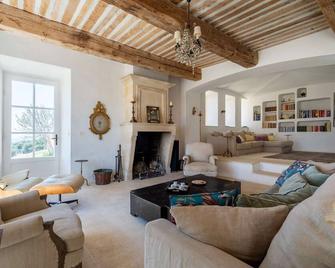 Magnificent property and exceptional view - St Saturnin lès Apt – Sleeps 15 - Saint-Saturnin-lès-Apt - Living room