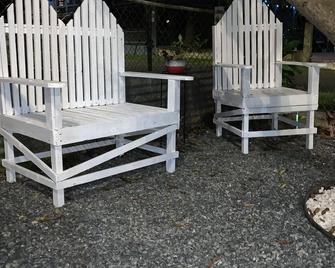 Elana's Whitehouse. #3 Anasco Pr. - Añasco - Patio