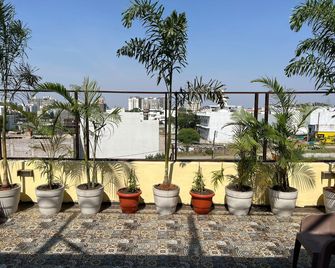 Kasa Comfort Inn - Indore - Balkon