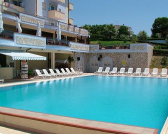 Panorama Apartments - Scalea - Pool