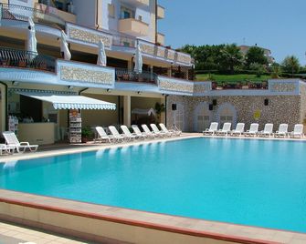 Panorama Apartments - Scalea - Pool