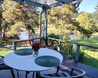 Charming Cottage Overlooking Beautiful Pond - Friday Harbor - Balcony