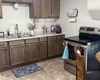 Cozy 1-bedroom house in lovely O'Neill with AC - Oneill - Kitchen