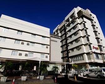 Smallville 21 Hotel - Iloilo City - Gebäude